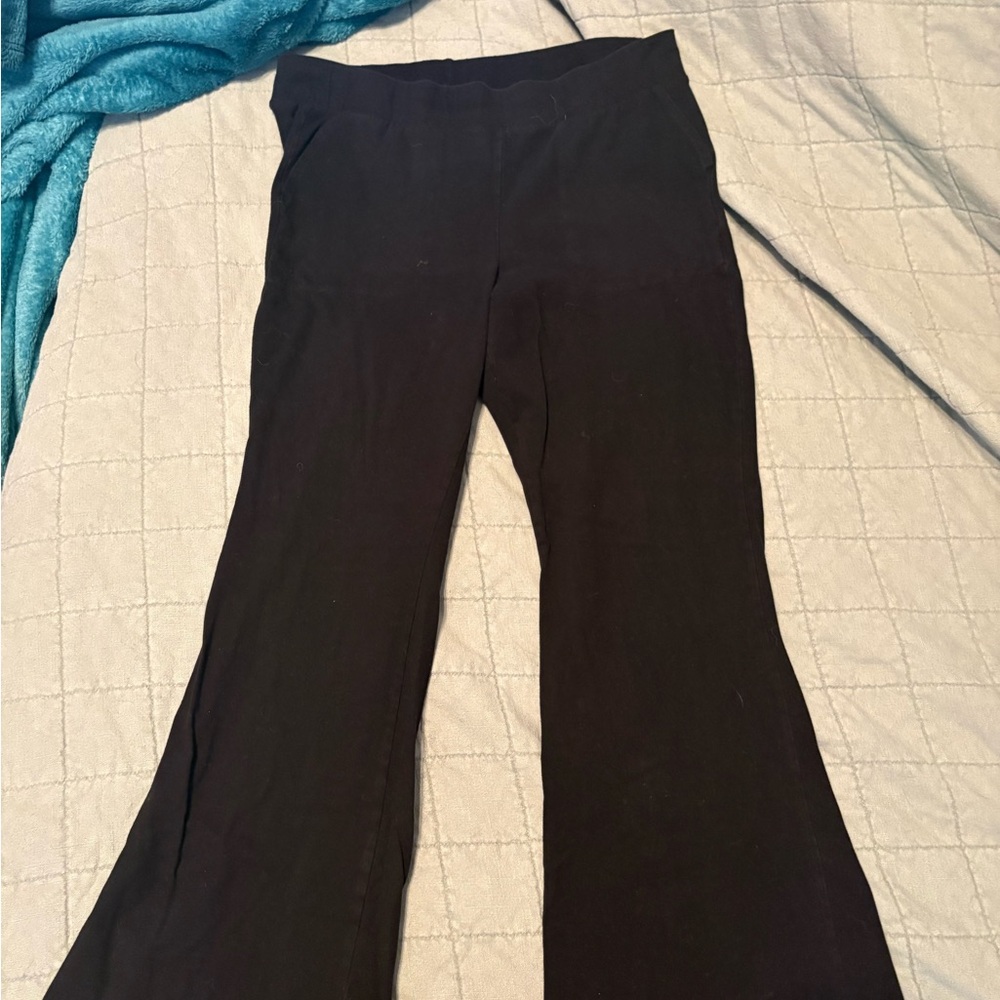 Black Flared torrid leggings with pockets